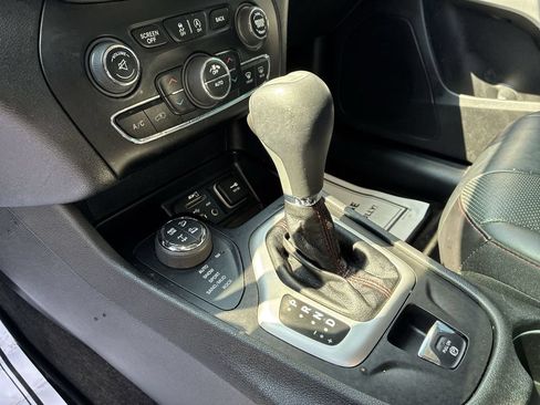 Used 2017 Jeep Cherokee Trailhawk AWD/4WD image 20