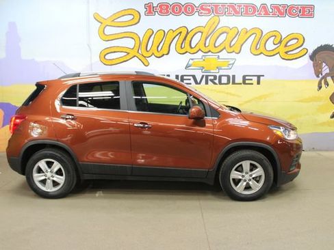 Used 2019 Chevrolet Trax LT w/ LT Convenience Package FWD image 1