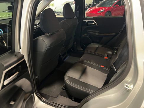 Used 2025 Mitsubishi Outlander ES AWD/4WD image 27
