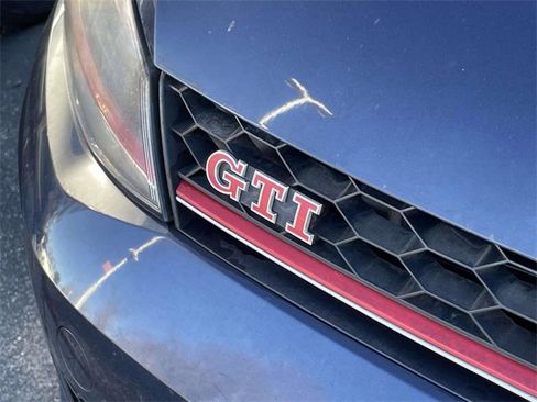 Used 2017 Volkswagen GTI SE image 8