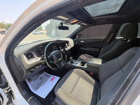 Used 2019 Dodge Charger SXT RWD image 9