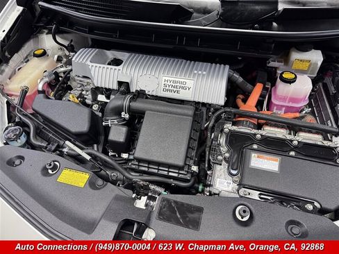 Used 2014 Toyota Prius V Two image 23