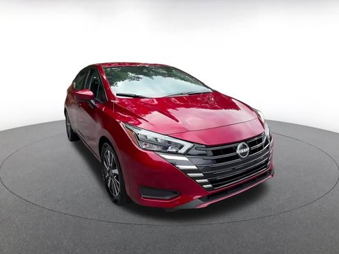 Used 2025 Nissan Versa SV FWD image 3