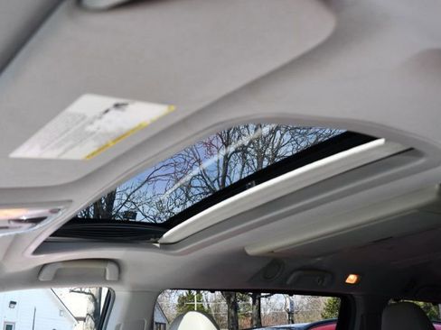 Used 2011 Toyota Sienna XLE w/ Premium Pkg image 38