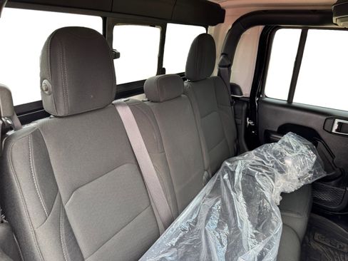 Used 2022 Jeep Gladiator Willys image 18