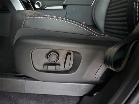 New 2025 Land Rover Discovery Dynamic SE image 30