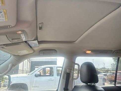 Used 2022 Nissan Armada SL w/ Captain's Chairs Package RWD image 11