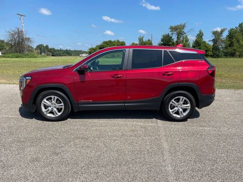 Used 2022 GMC Terrain SLE FWD image 2