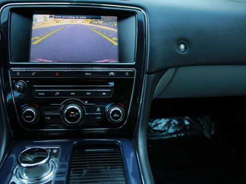 Used 2012 Jaguar XJ RWD image 16