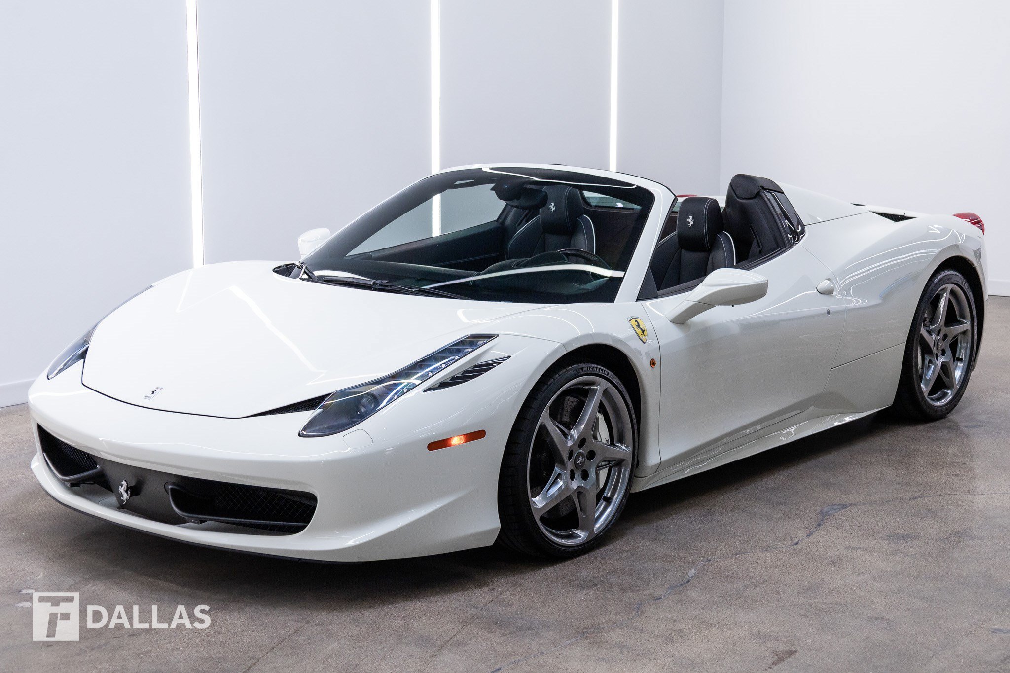 Used 2013 Ferrari 458 Spider RWD image 2