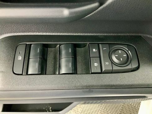 Used 2025 Toyota 4Runner SR5 AWD/4WD image 23