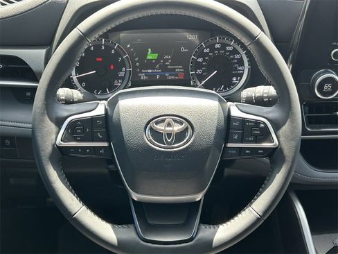 Certified 2024 Toyota Highlander LE image 37