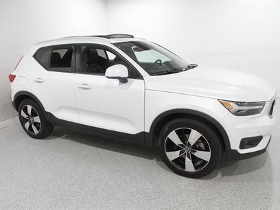Used 2022 Volvo XC40 T5 Momentum w/ Premium Package