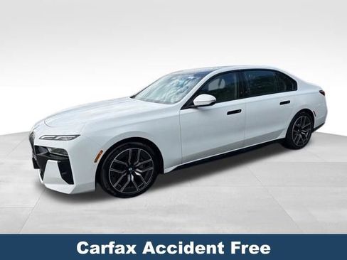 Used 2025 BMW 740i xDrive AWD/4WD image 3