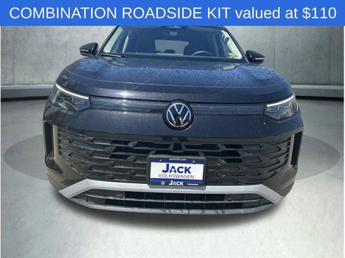 Used 2025 Volkswagen Tiguan SE AWD/4WD image 7
