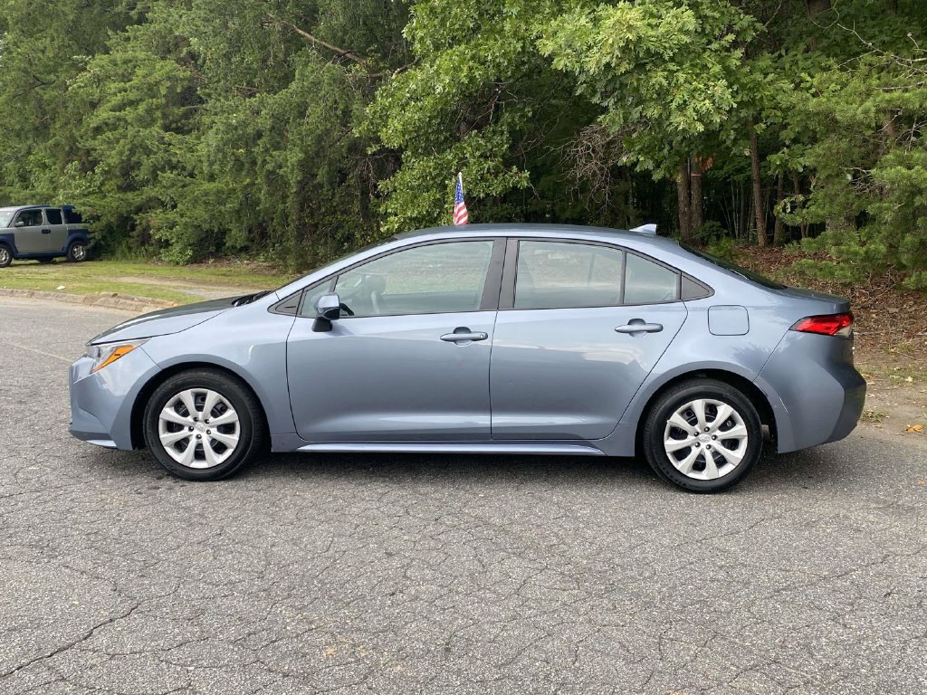 Used 2024 Toyota Corolla LE FWD image 2