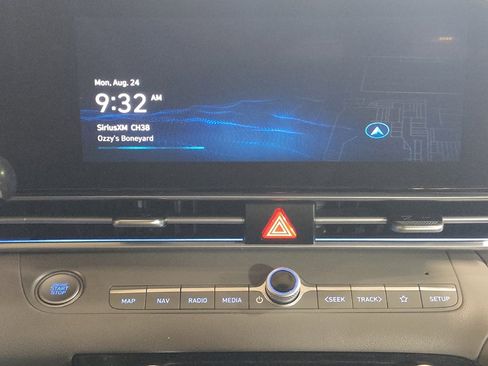 Used 2025 Hyundai Elantra SEL FWD image 25