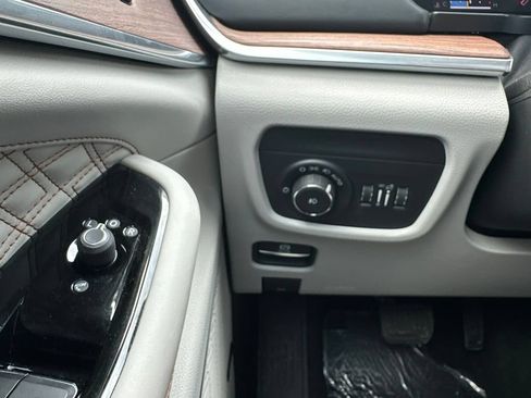 Used 2021 Jeep Grand Cherokee L Summit w/ Advanced Protech Group IV AWD/4WD image 39