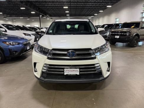 Used 2019 Toyota Highlander Limited Platinum image 2