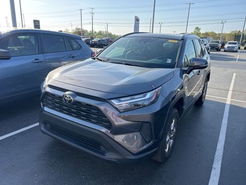 Used 2022 Toyota RAV4 XLE w/ Convenience Package image 12