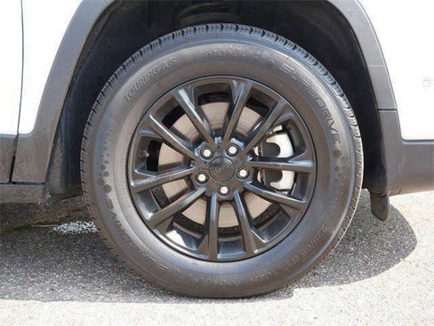 Used 2023 Jeep Cherokee Altitude Lux image 9