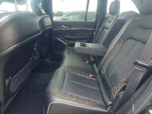 Used 2025 Jeep Grand Cherokee Summit w/ Obsidian Package AWD/4WD image 11