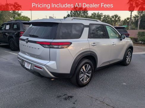 Used 2023 Nissan Pathfinder SL AWD/4WD image 4