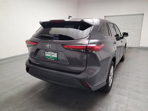 Used 2021 Toyota Highlander L FWD image 7