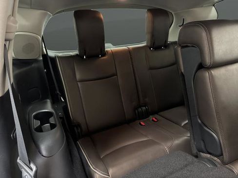 Used 2019 INFINITI QX60 Luxe w/ Essential Package image 32