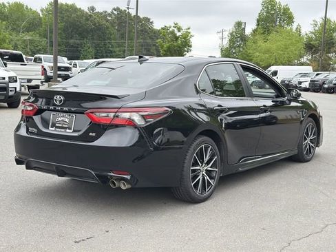 Used 2021 Toyota Camry SE w/ Convenience Package FWD image 13