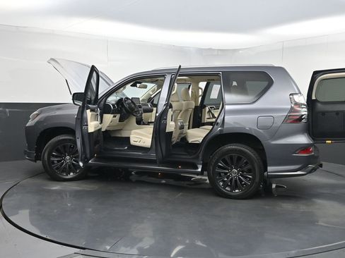 Used 2023 Lexus GX 460 Premium w/ Accessory Package AWD/4WD image 41