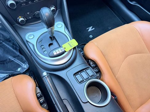 Used 2015 Nissan 370Z Touring RWD image 22