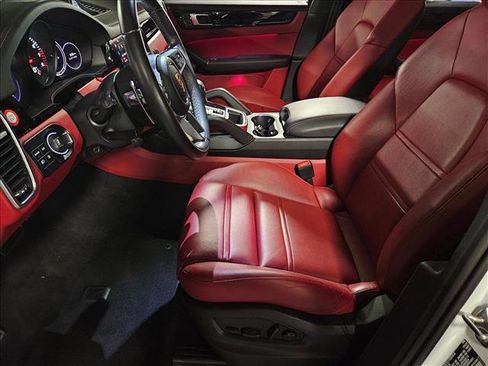 Used 2022 Porsche Cayenne GTS AWD/4WD image 17