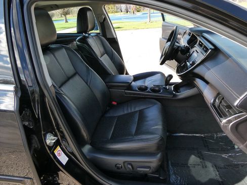 Used 2017 Toyota Avalon Limited w/ All Weather Liner Package FWD image 32