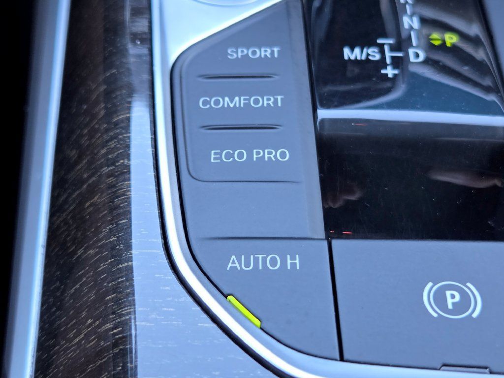 Used 2020 BMW 330i xDrive Sedan w/ Convenience Package AWD/4WD image 17