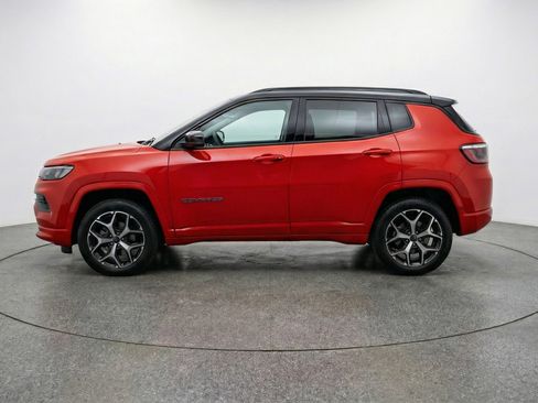 Used 2025 Jeep Compass Limited image 5