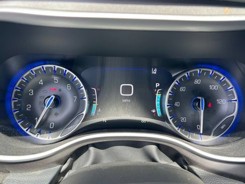 Used 2025 Chrysler Pacifica Select FWD image 26