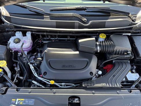 New 2025 Chrysler Voyager LX image 8