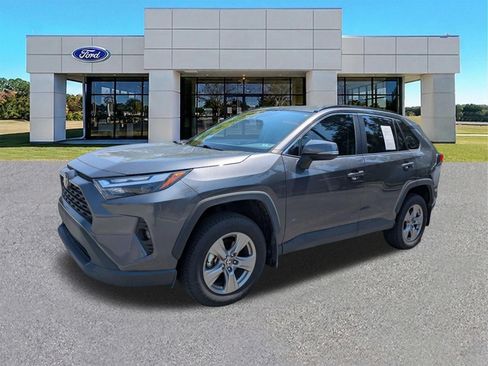 Used 2025 Toyota RAV4 XLE FWD image 8