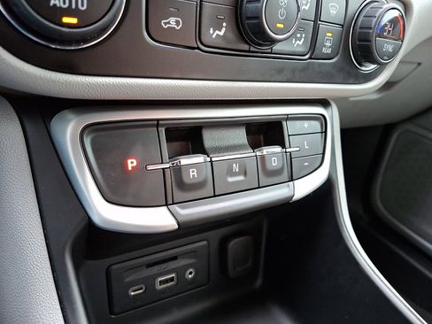 Certified 2022 GMC Terrain SLT image 17