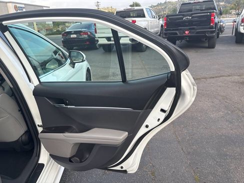 Used 2022 Toyota Camry SE FWD image 18