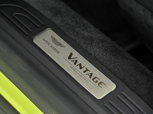 Used 2023 Aston Martin V8 Vantage Coupe RWD image 19