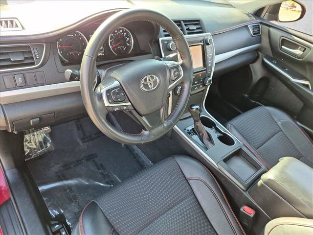 Used 2015 Toyota Camry SE w/ Moonroof Package FWD image 10
