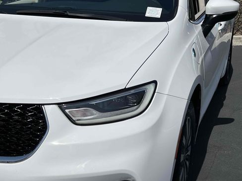 Used 2023 Chrysler Pacifica Touring-L image 60