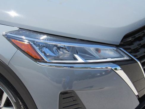 Used 2023 Nissan Kicks SV image 9