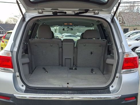 Used 2013 Toyota Highlander Plus w/ Cold Weather Pkg image 29