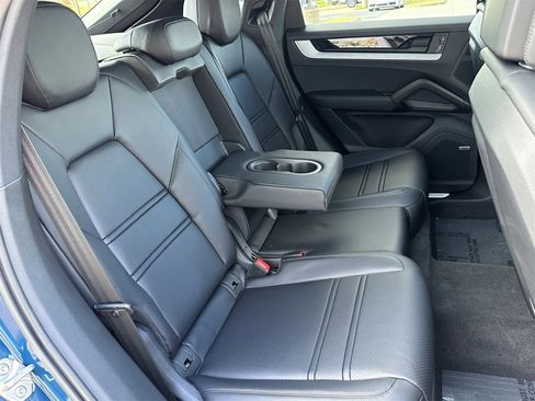 Certified 2024 Porsche Cayenne Coupe image 19