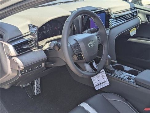Used 2025 Toyota Camry SE image 3