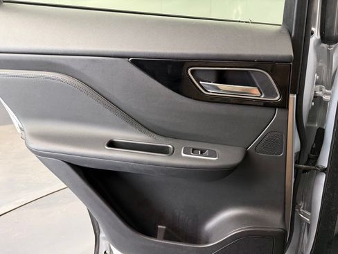 Used 2019 Jaguar F-PACE Premium AWD/4WD image 59