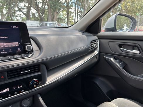 Used 2025 Nissan Rogue SV FWD image 36